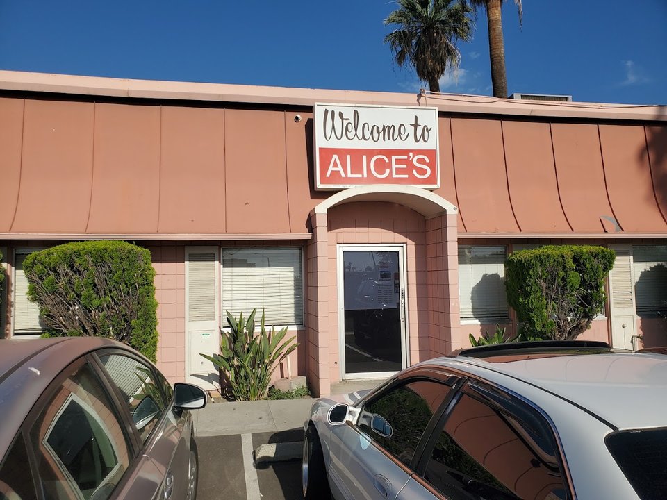 Front view of Alice's diner entrance.