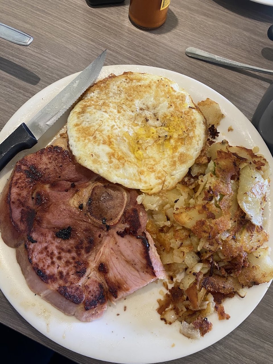 Breakfast and dinner choices on a simple menu.